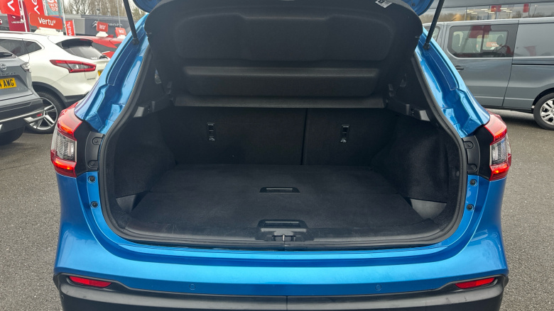 Nissan Qashqai 1.3 DiG-T N-Motion 5dr Petrol Hatchback